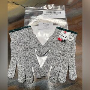 NoCry Kids Cutting Gloves - Size XXS (4-7 Years) - Gray/White w/Green Trim - NWT